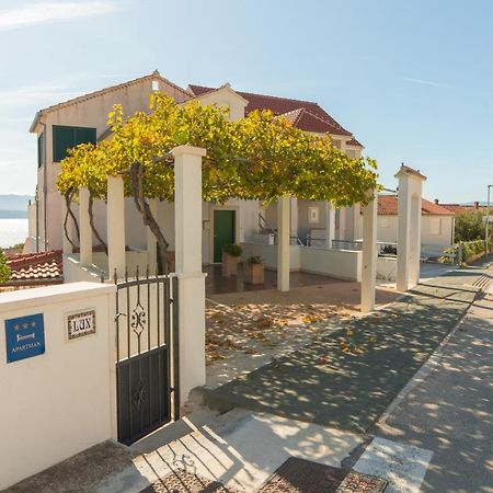 Apartments Lux ボル エクステリア 写真